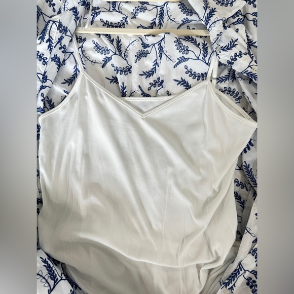 Taylor SZ 14 White and Blue Embroidered Floral Dress with stitched in slip - Picture 8 of 9